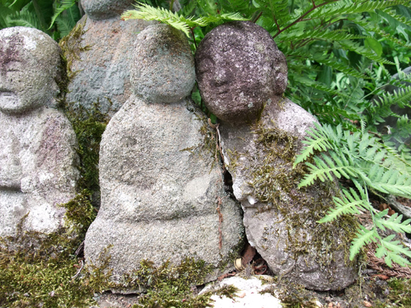 宝生寺の石仏