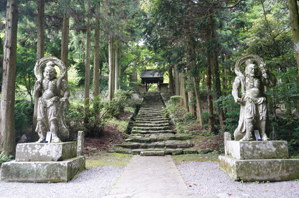 両子寺の仁王像
