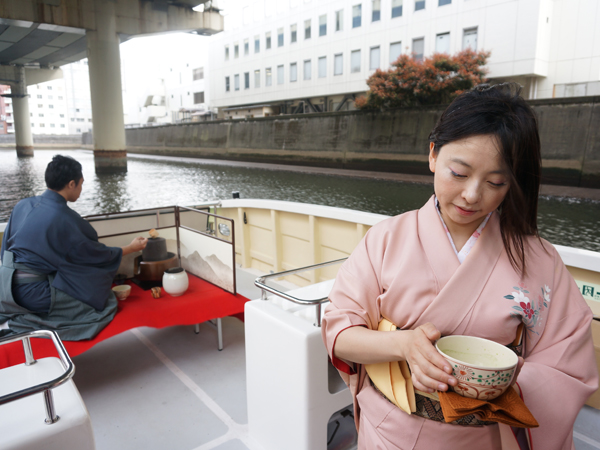 向源の船上茶会