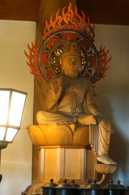 東京・深大寺の弥勒菩薩