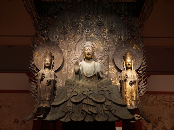 法隆寺釈迦三尊像（クローン）