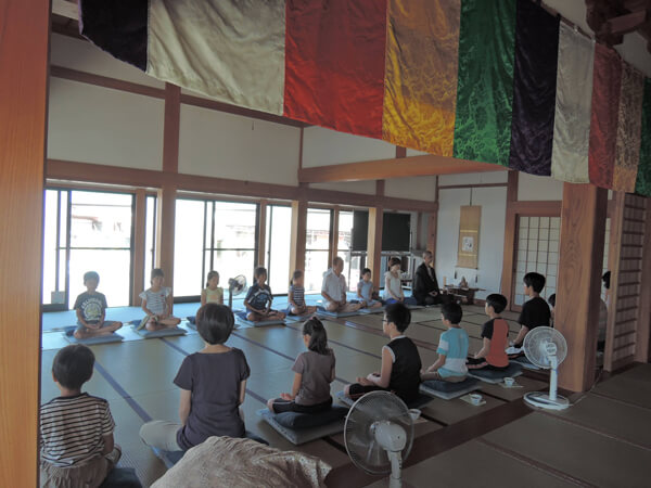 東光寺の子供坐禅会