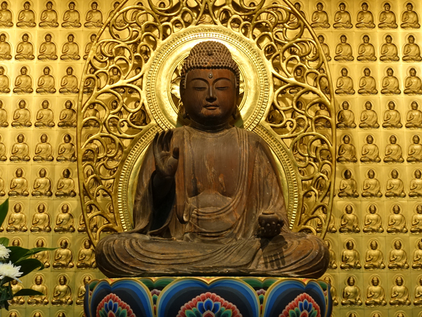 東京・薬師寺東京別院の薬師如来