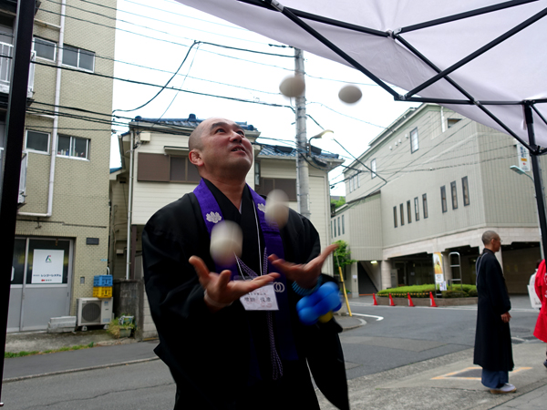 増田俊康さんのジャグリング
