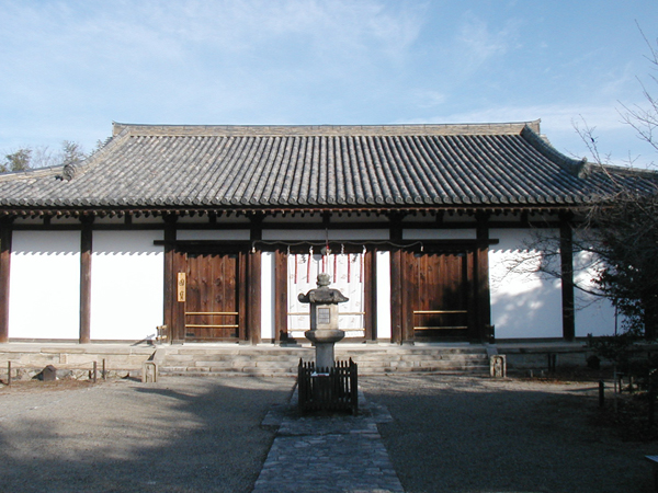 新薬師寺の本堂
