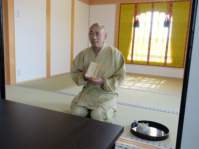 二尊院の田立智暁住職