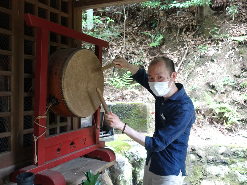寺社コンでお参り中