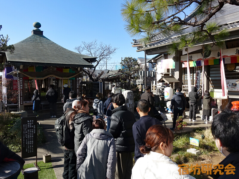 人で賑わう境内